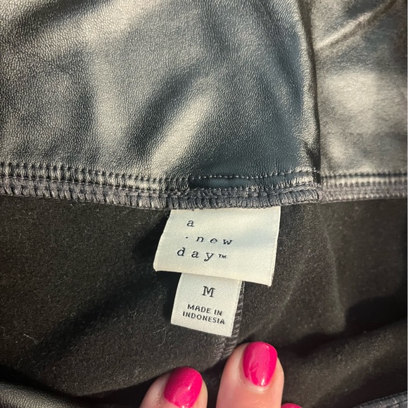 a new day Black Faux Leather Leggings size medium - Picture 2 of 7